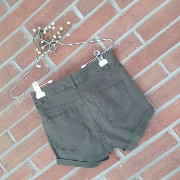 Shorts - Picture 4 of 5